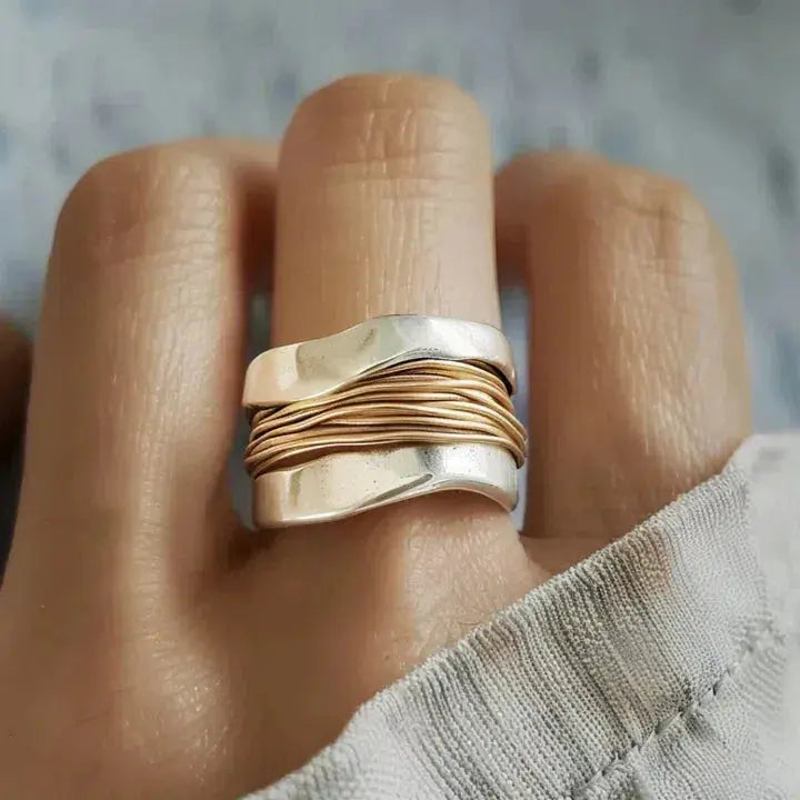 Emilia | Anello in argento con fili d'oro — 1
