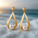 Maja | Orecchini con perle dorate — 1